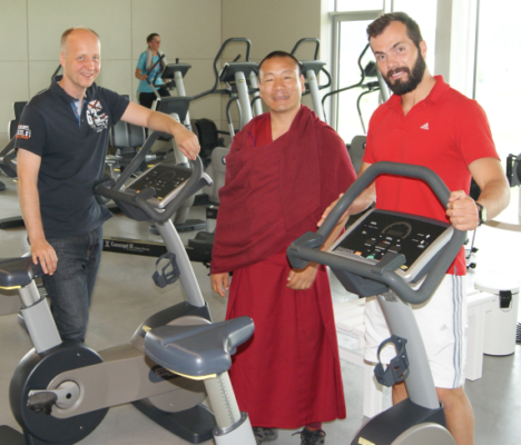 a3sports unterstützt Mönch aus Tibet